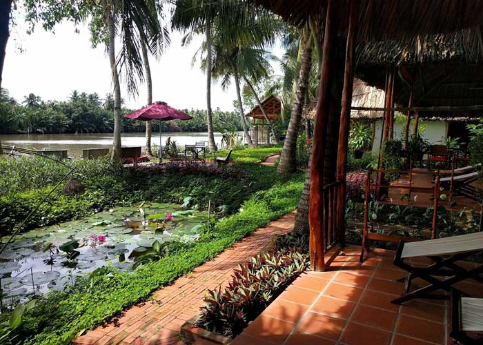 4 homestays with typical Mekong Delta style Coco riverside